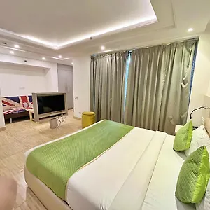Red Rose - With Kitchenette Homestay